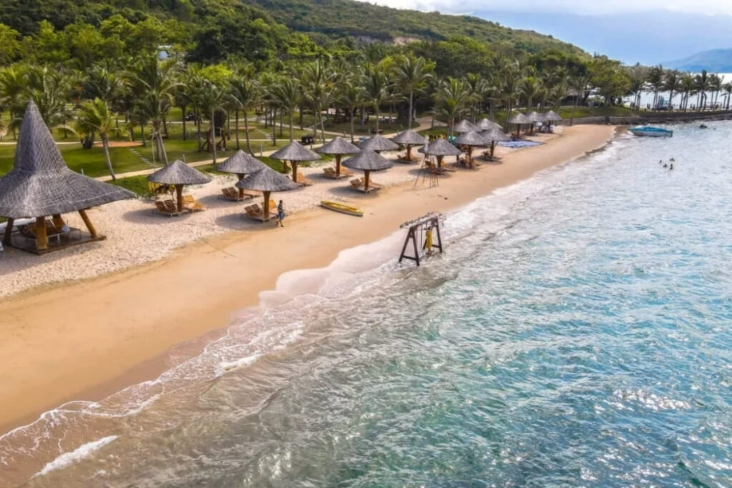 芽庄蚕岛海滩度假与海景风光