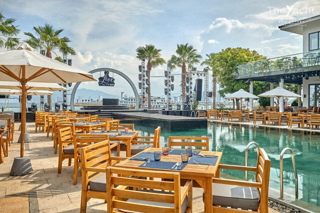beachfront restaurant in nha trang