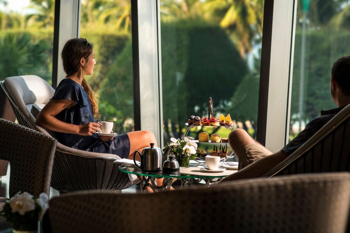 business meeting lobby lounge
